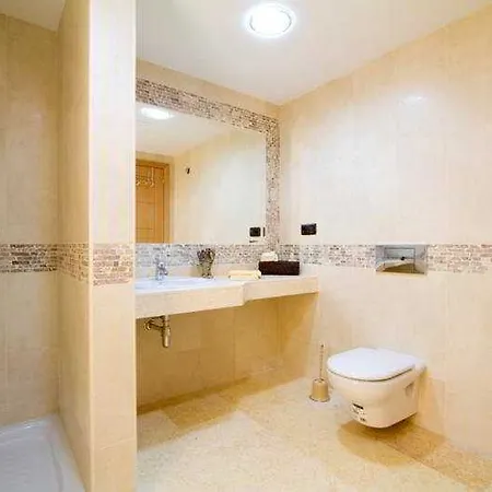 Tinajas Villa *